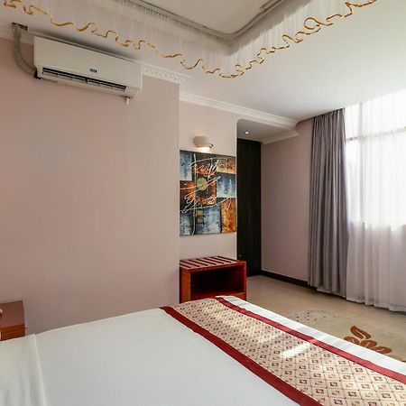 Russell Hotel Kampala Dış mekan fotoğraf