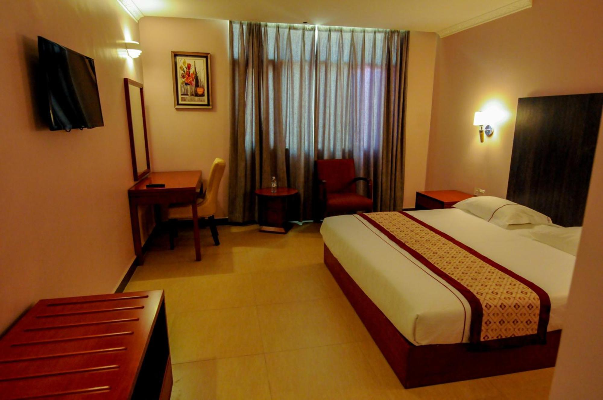 Russell Hotel Kampala Dış mekan fotoğraf