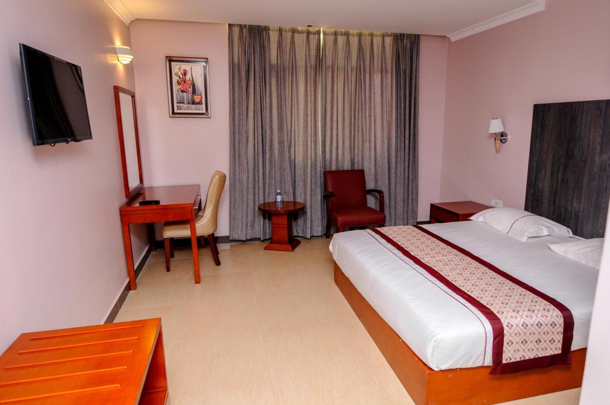 Russell Hotel Kampala Dış mekan fotoğraf