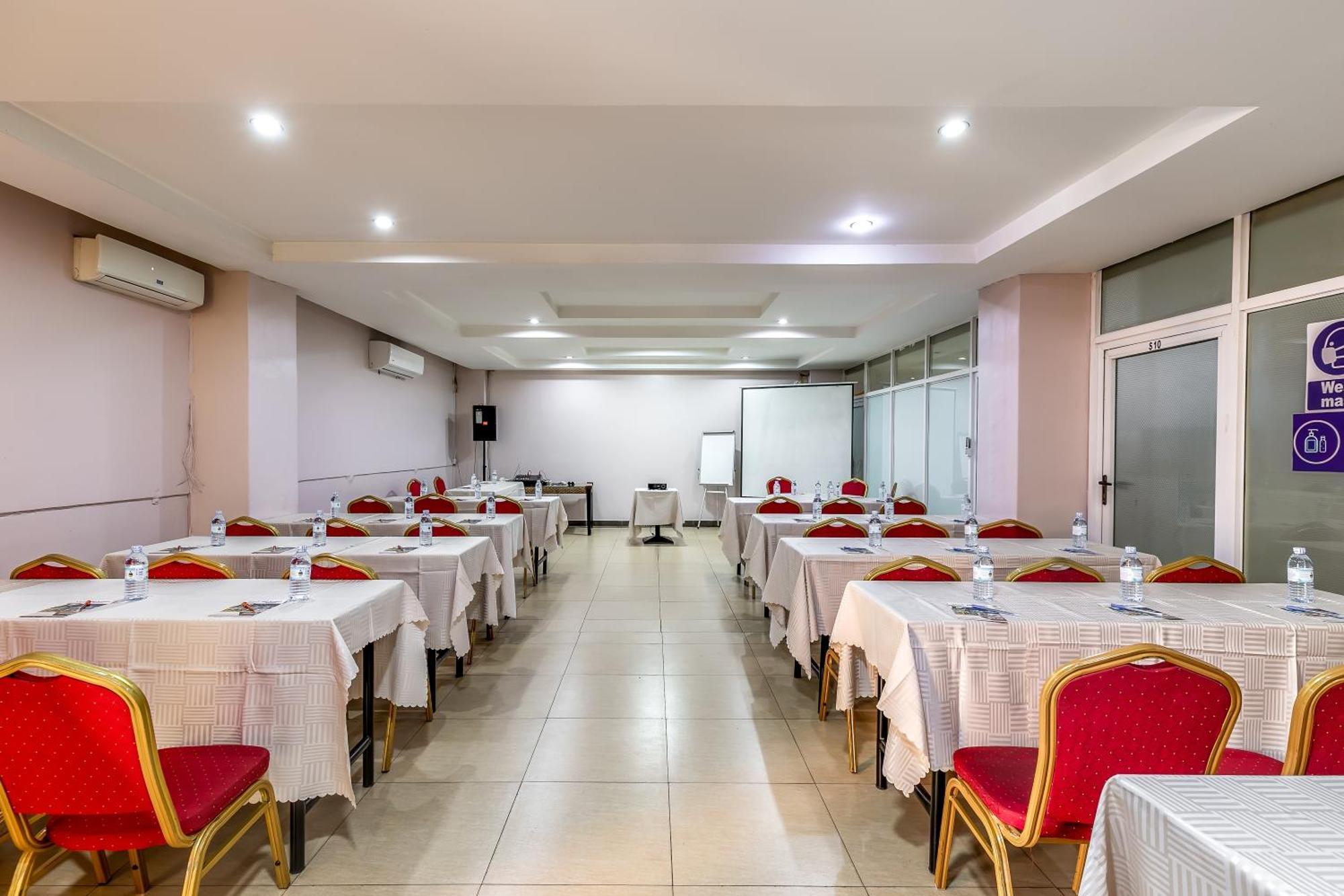 Russell Hotel Kampala Dış mekan fotoğraf