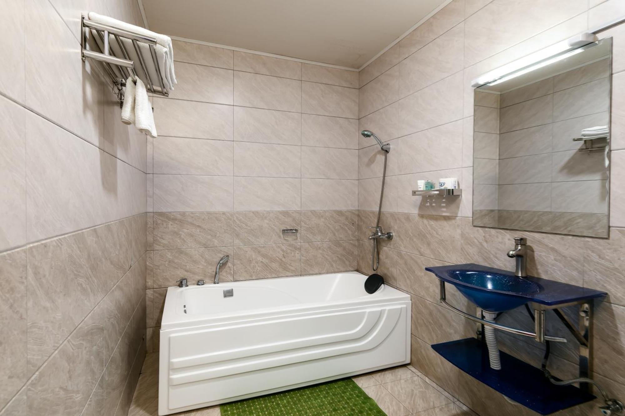 Russell Hotel Kampala Dış mekan fotoğraf