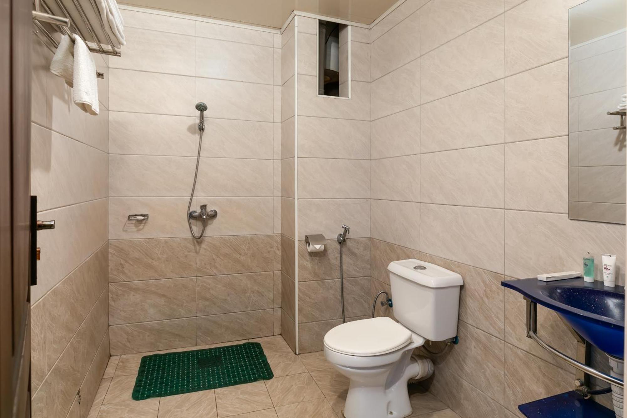 Russell Hotel Kampala Dış mekan fotoğraf