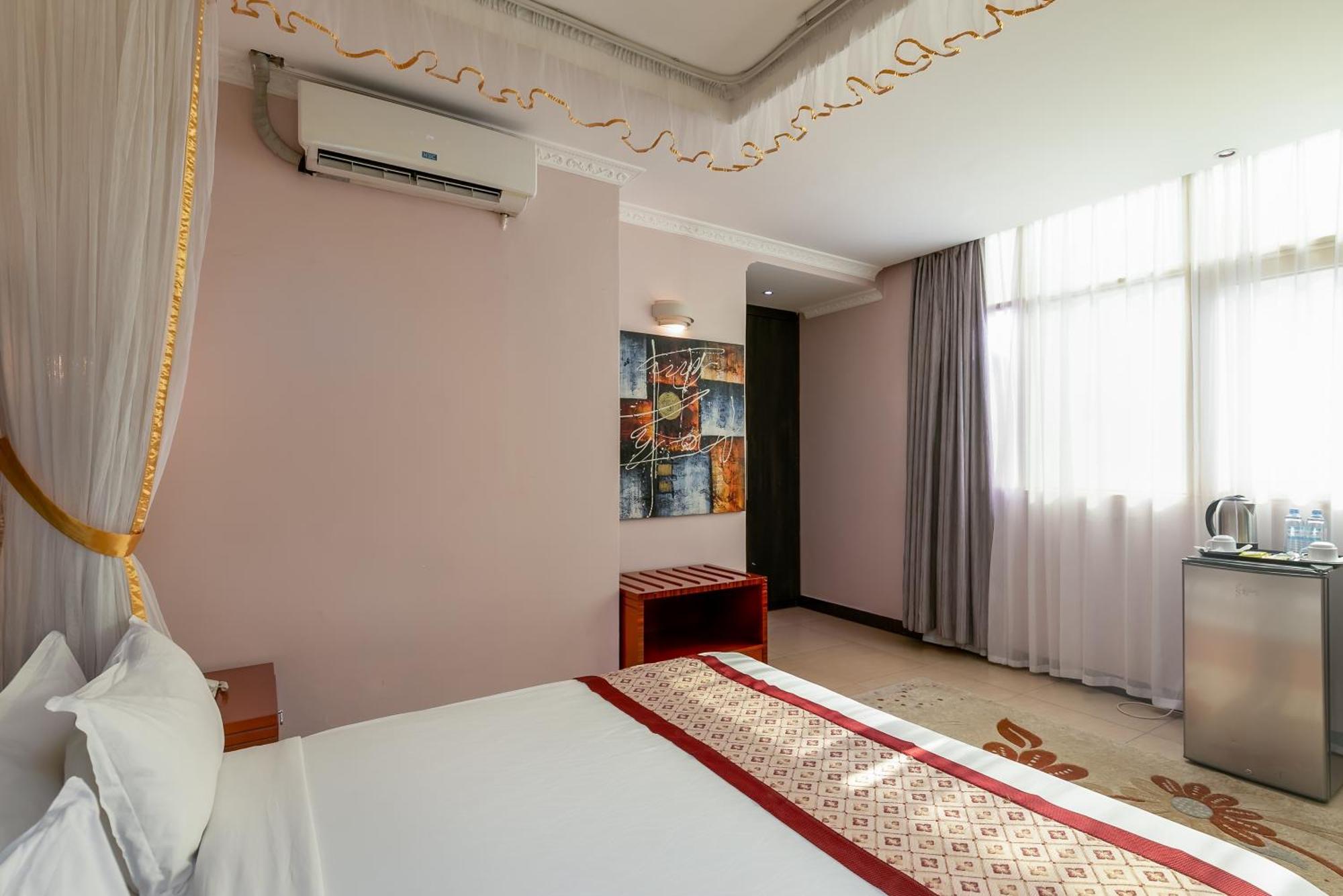 Russell Hotel Kampala Dış mekan fotoğraf