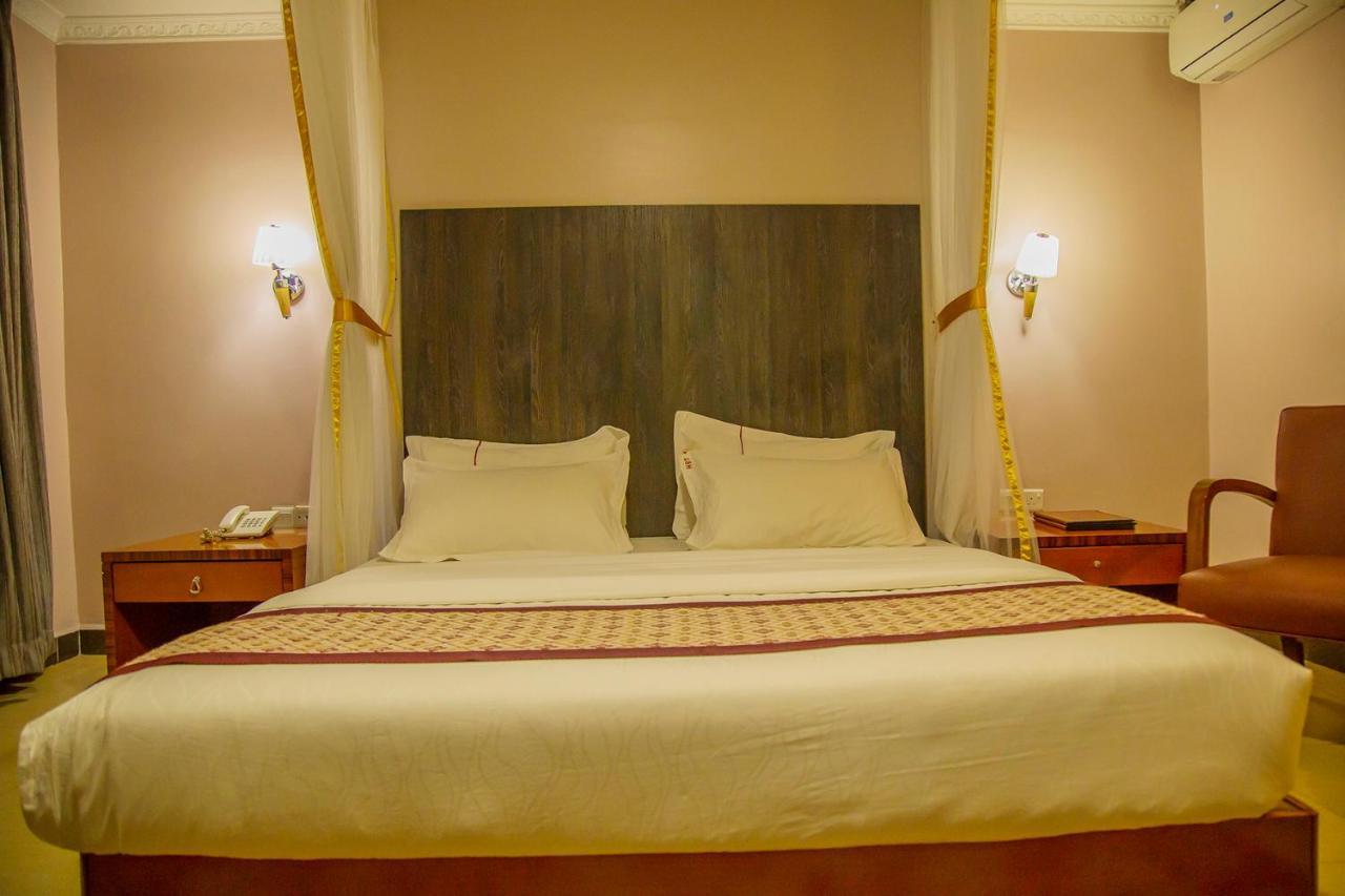 Russell Hotel Kampala Dış mekan fotoğraf